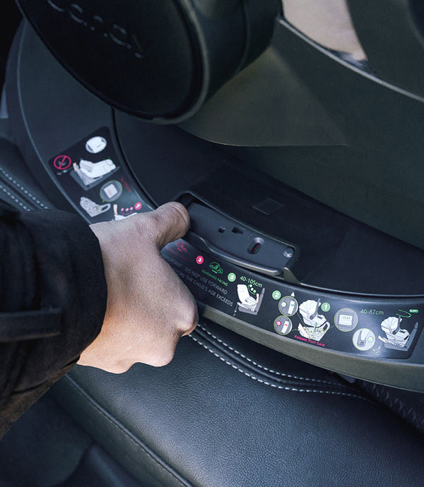 Attaches to 360 ISOFIX base with automatic lock and foldable support leg